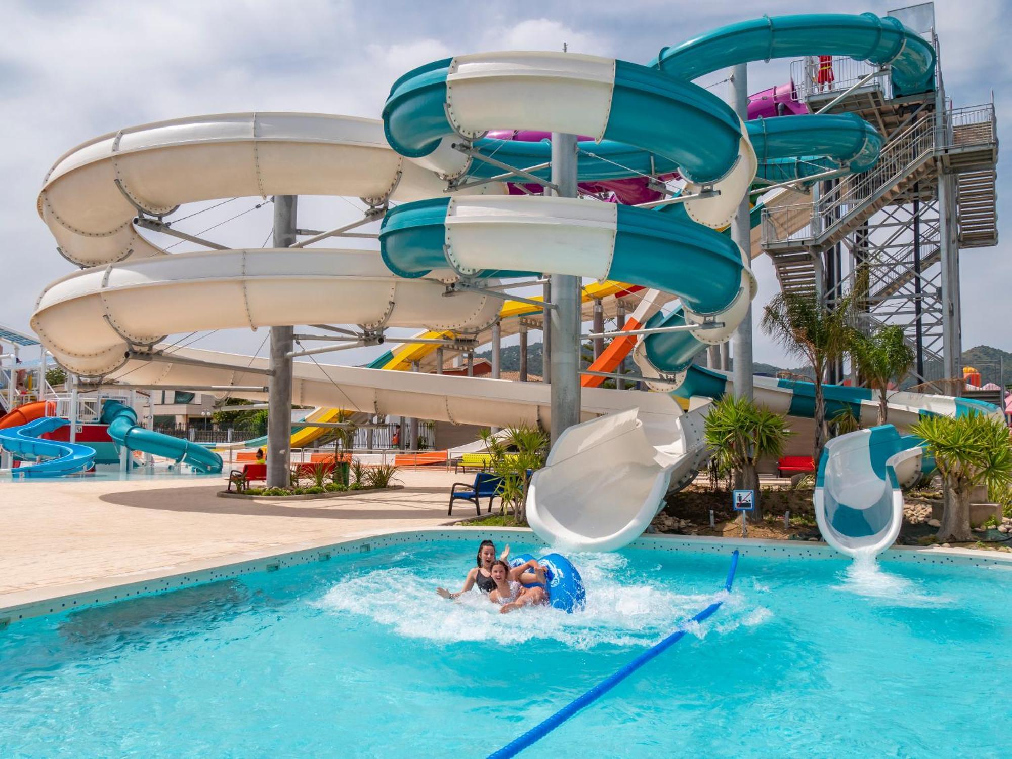 Golden Taurus Aquapark Resort Pineda de Mar Εξωτερικό φωτογραφία